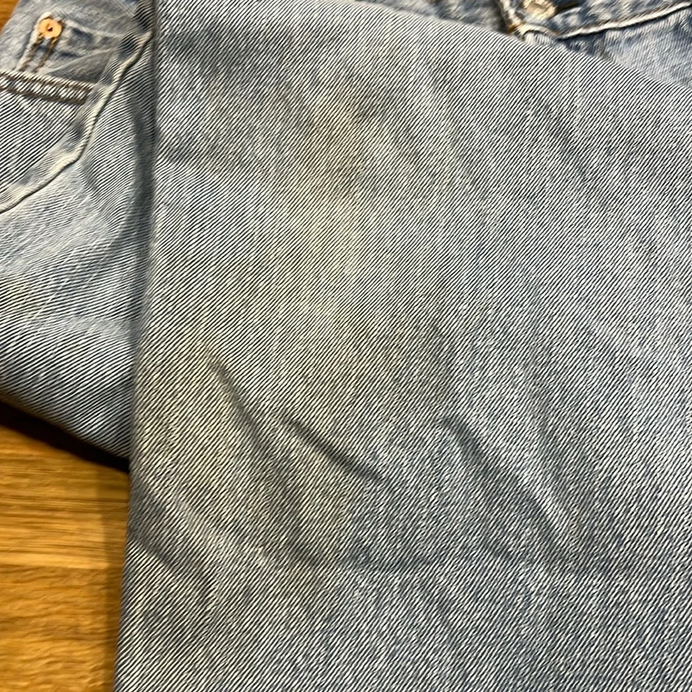 Levi’s Light Wash Distressed 560 Loose Fit Blue Jeans Men’s 38 x 30